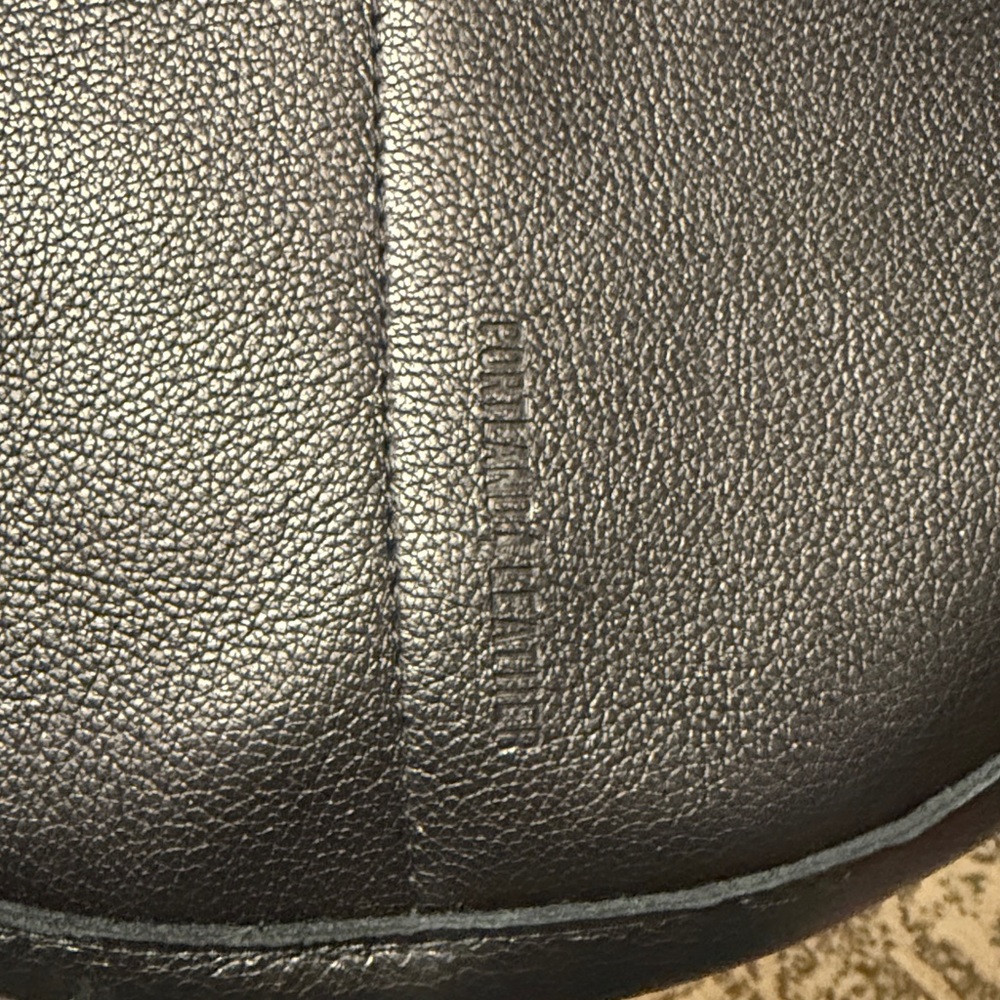 Portland Leather Elegant Black Leather Shoulder Bag - Picture 5 of 8